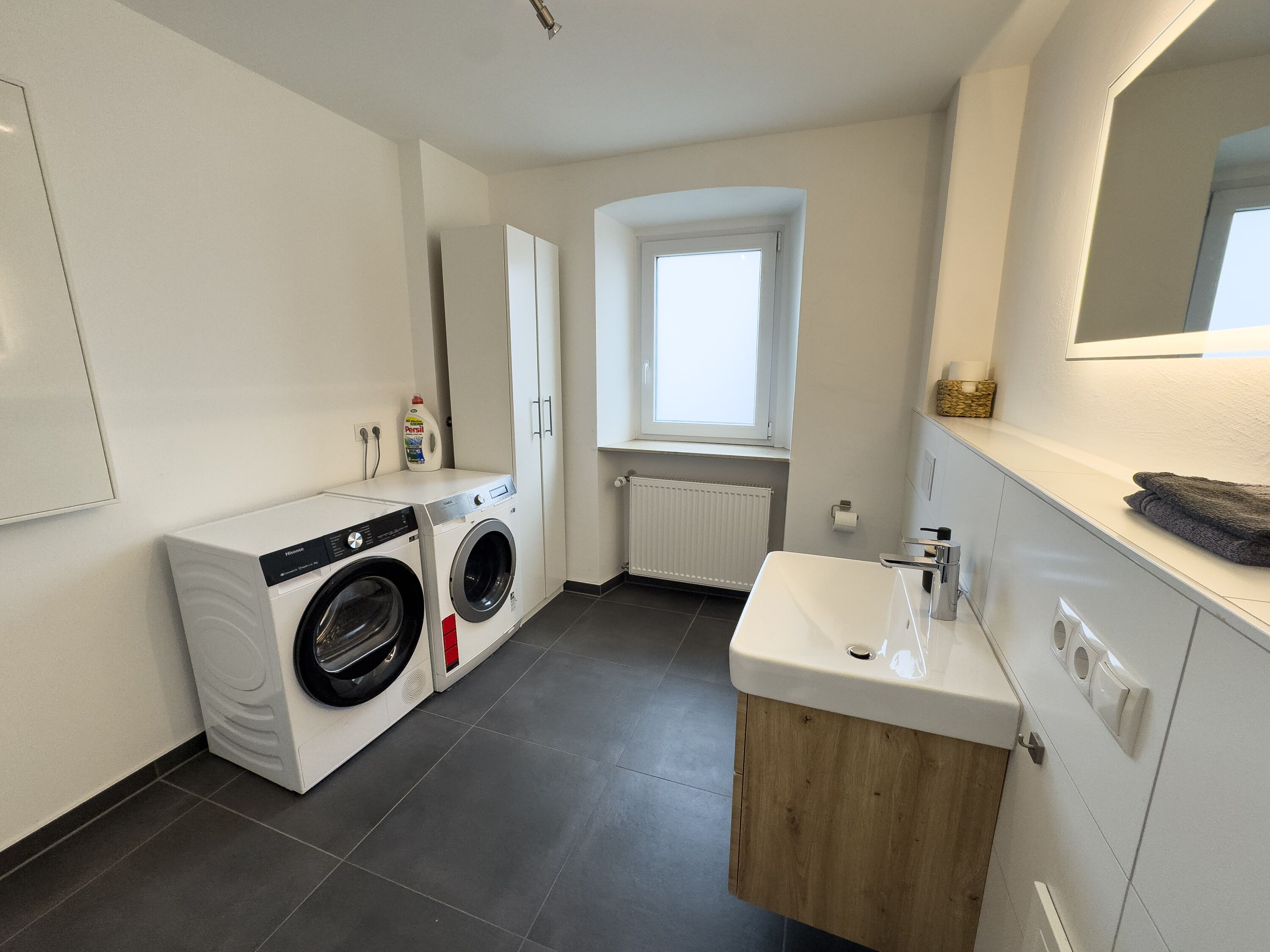 Gäste WC im Erdgeschoss mit Waschmaschine & Trockner
