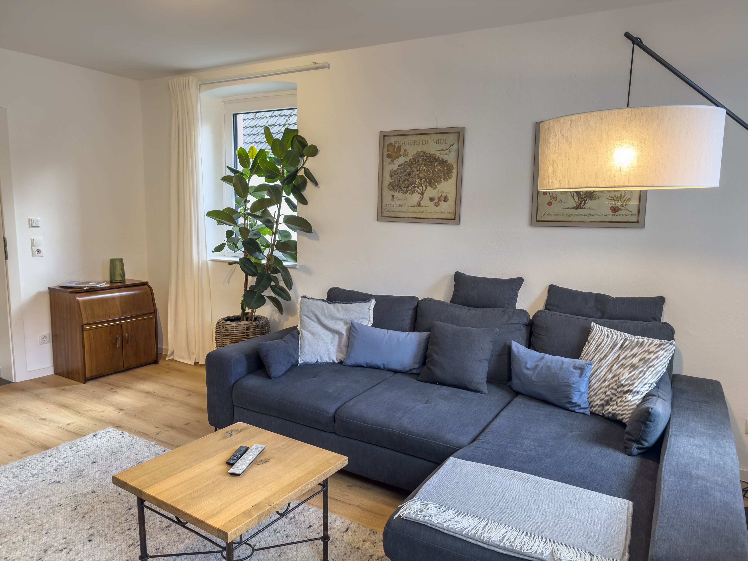 Wohnzimmer mit Flat-TV