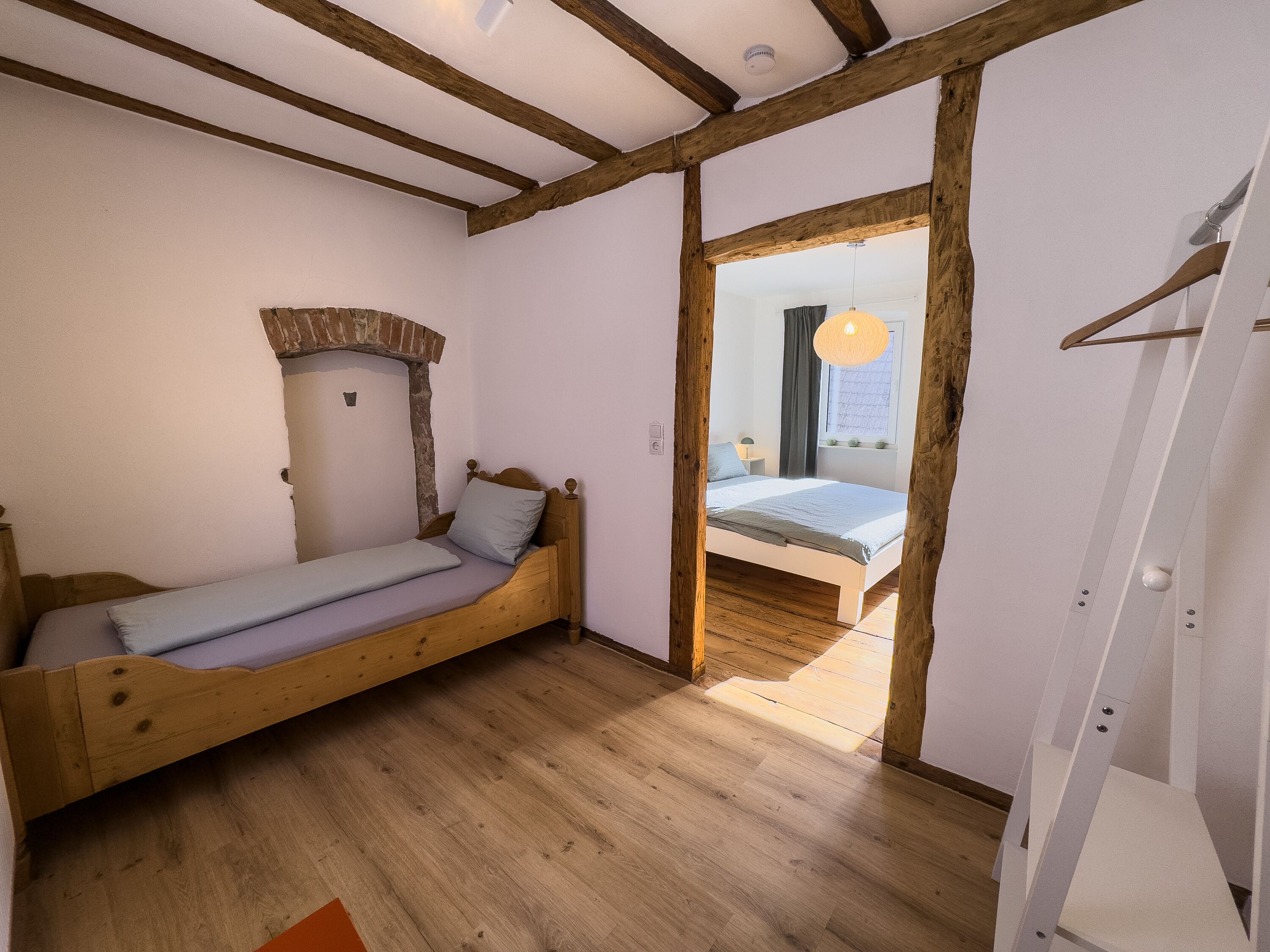 Einzelbett angrenzend an Schlafzimmer 2