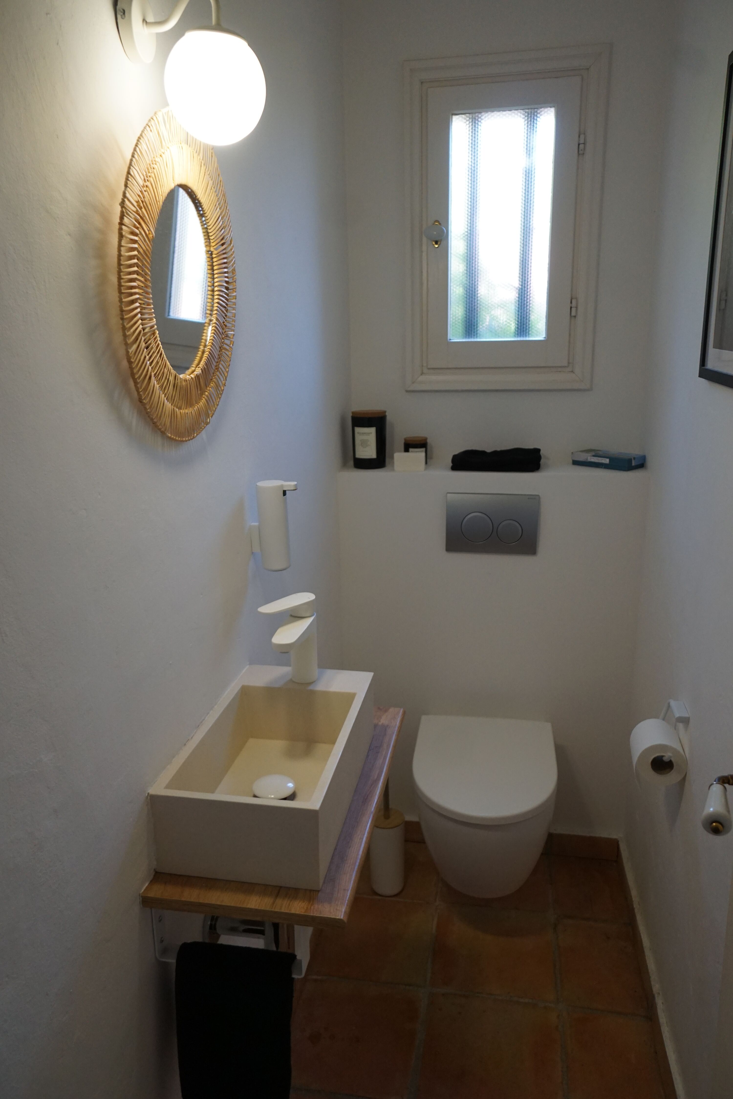 separates WC