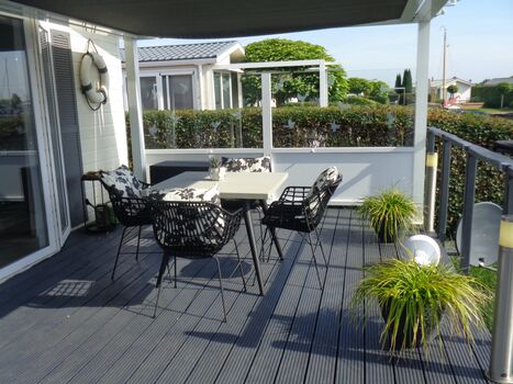 Entspannen Sie auf der stilvollen Terrasse