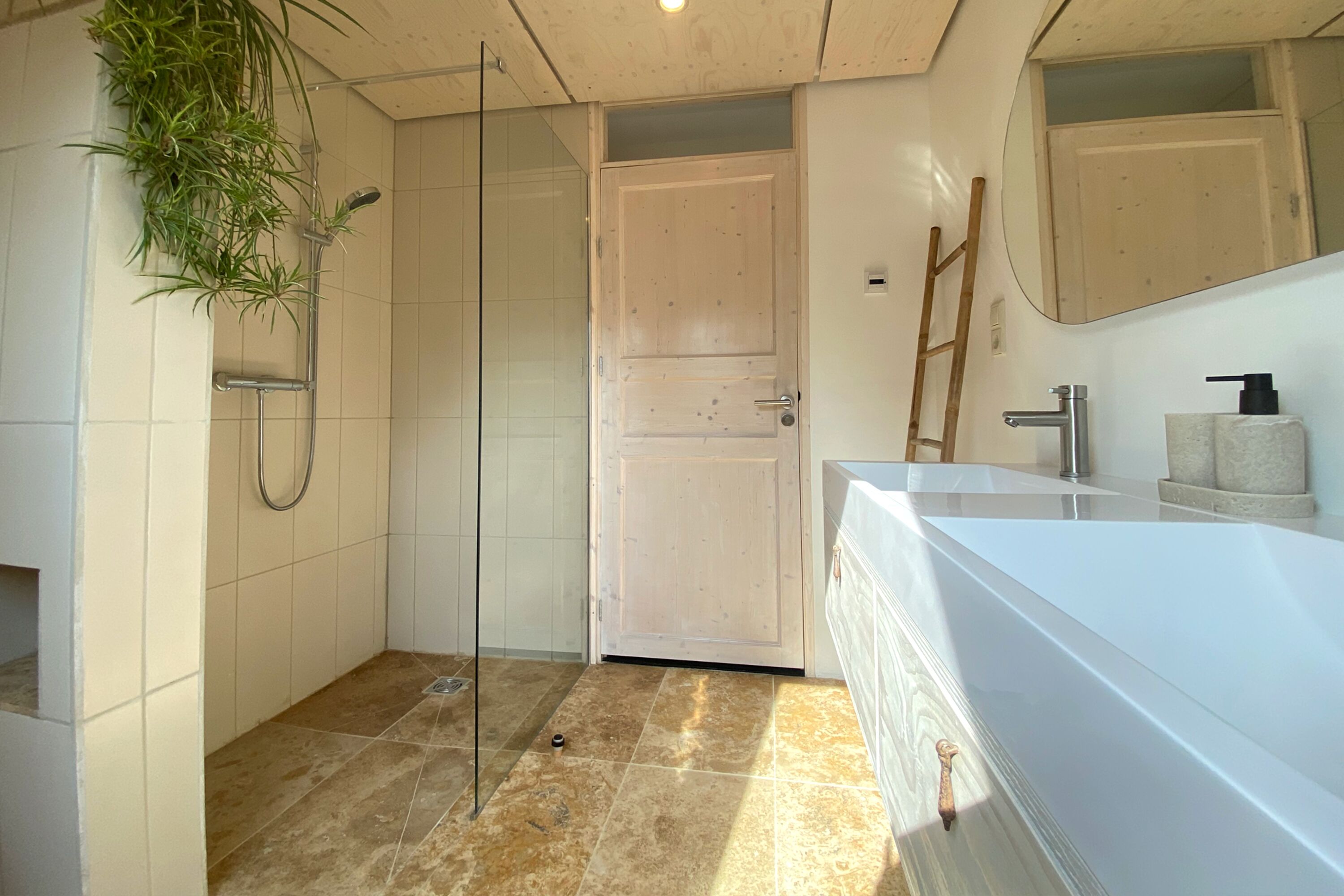 Badezimmer im Obergeschoss