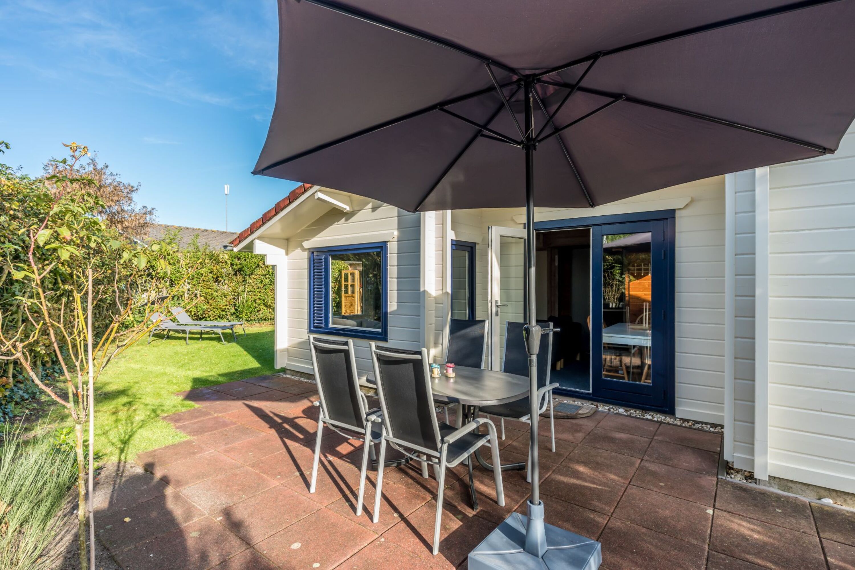 Die Terrasse mit gemütlicher Gartengruppe