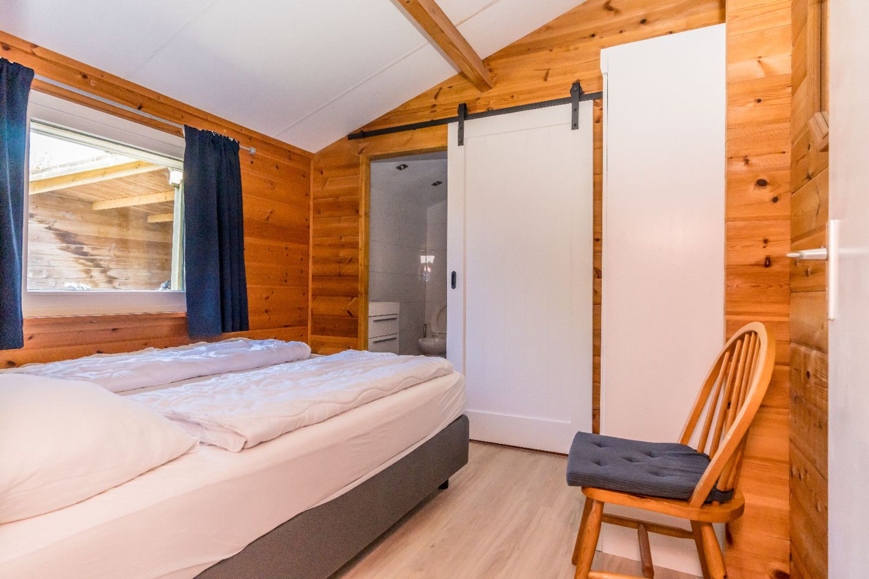 Schlafzimmer 1 mit eigenem Badezimmer
