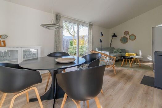 Das sehr geschmackvoll eingerichtete Wohnzimmer