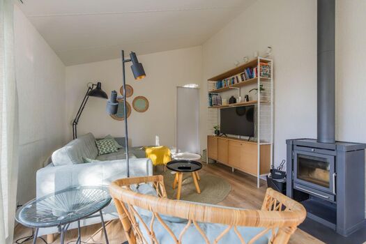 Die tolle Sitzecke mit Digital TV und Kaminofen