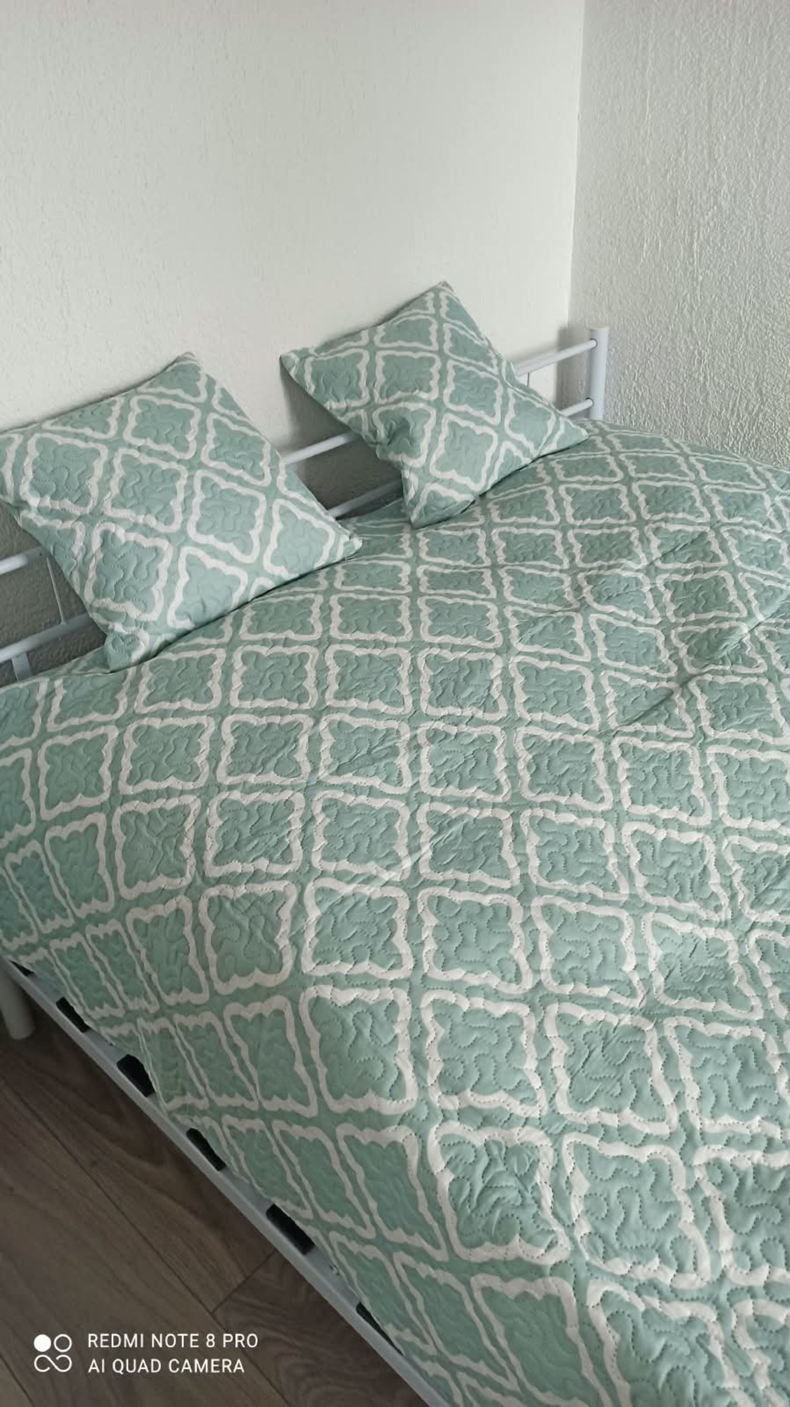 Schlafzimmer Bett 1,40 m breit