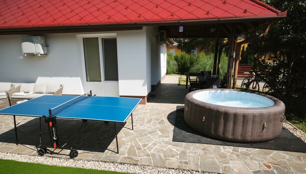Terrasse mit Jacuzzi