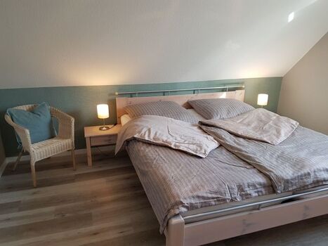 Schlafzimmer 1, Bett 180x200 