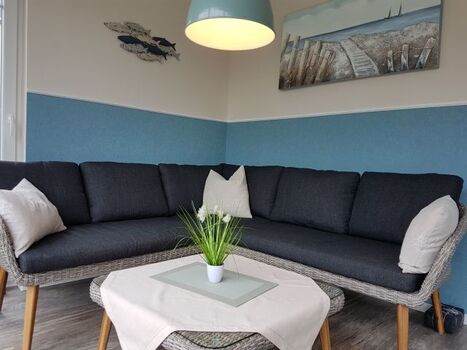 gemütliche Sitzecke im beheizten Wintergarten 