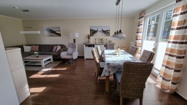 großzügiger Essbereich