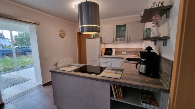 Küche mit Blick zum Wintergarten