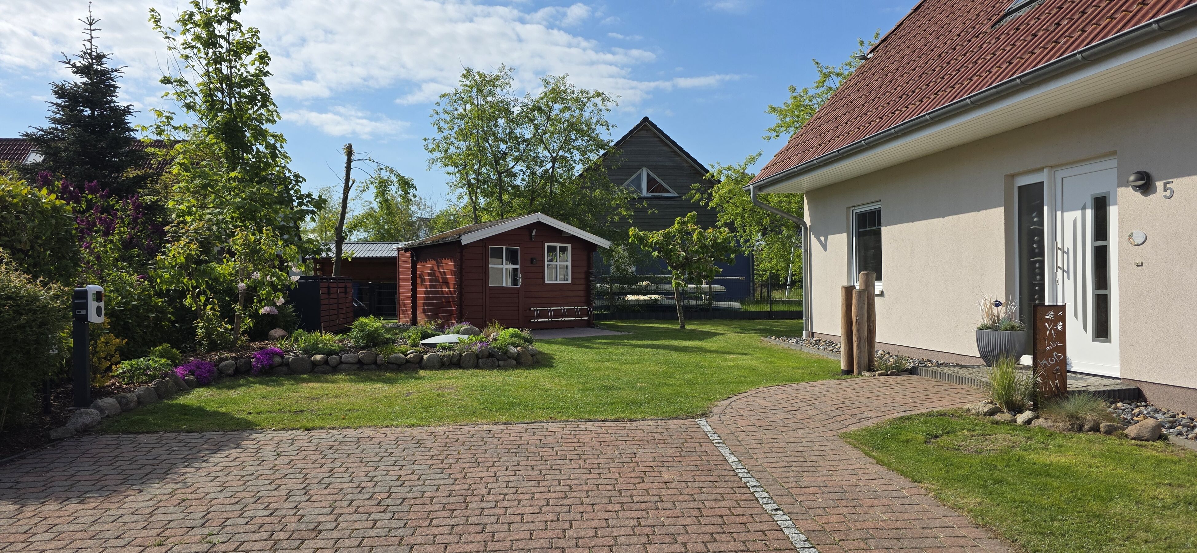 Stellplatz für 2 Pkw mit Ladestation