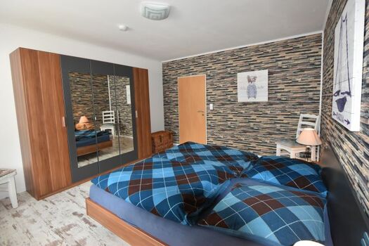 Großes Schlafzimmer