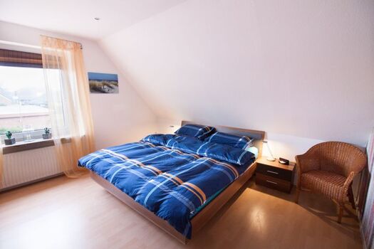 Schlafzimmer mit Doppelbett
