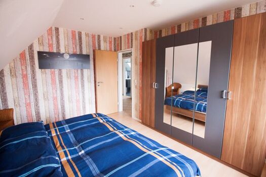 Schlafzimmer mit Doppelbett