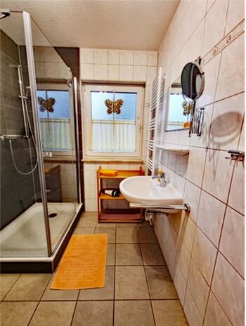 Dusche und WC (Erdgeschoß)