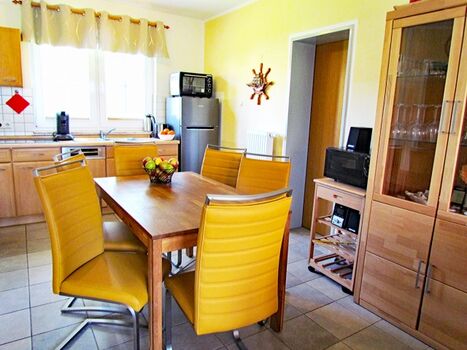 Küchen- und Eßbereich