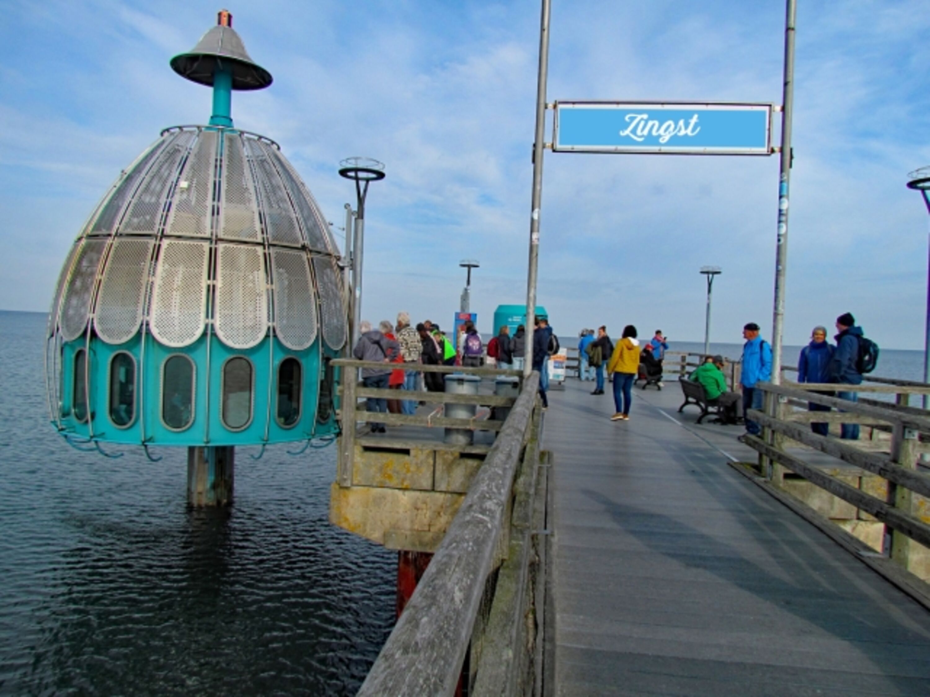 Seebrücke mit Tauchgondel