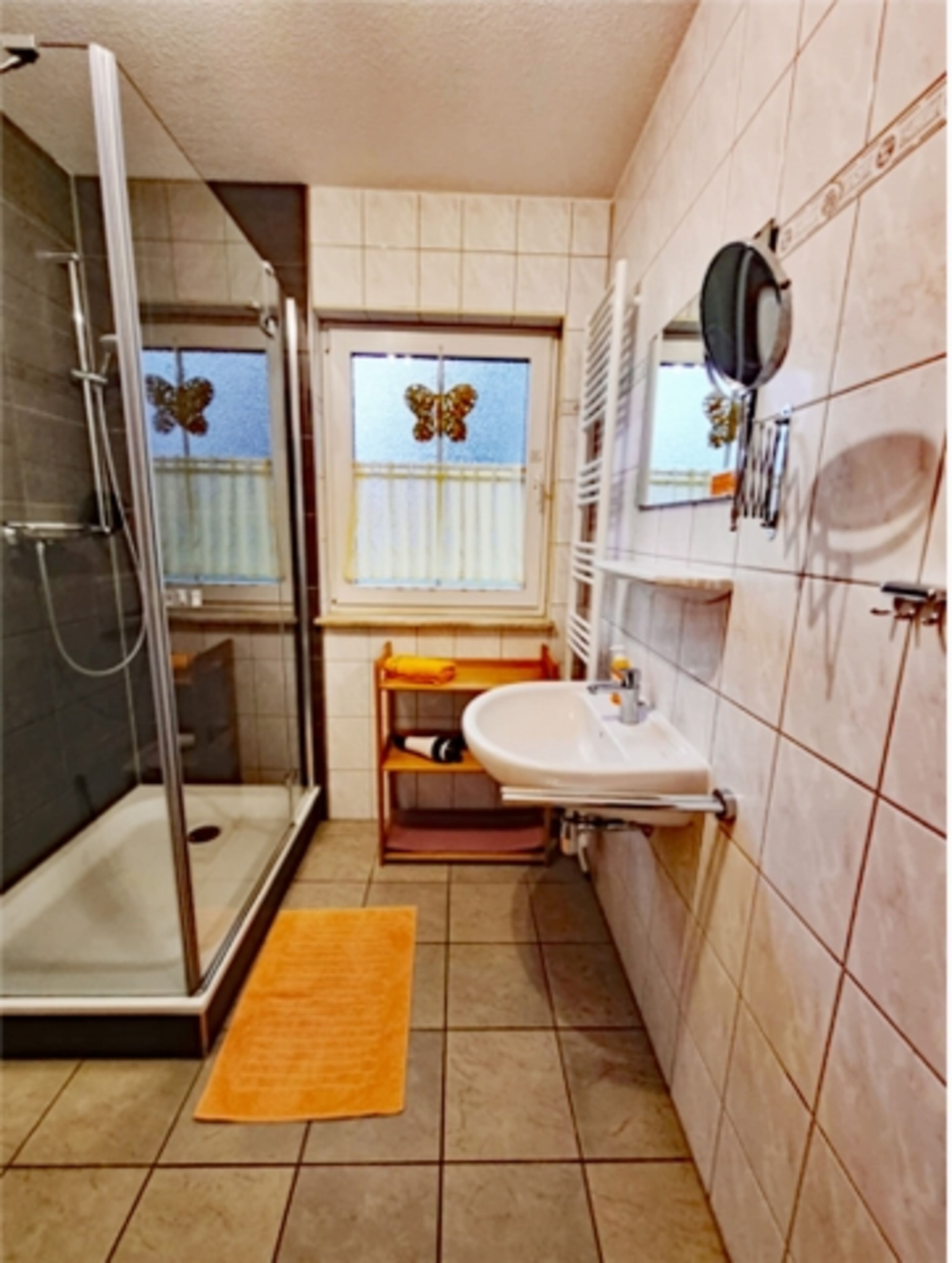Dusche und WC (Erdgeschoß)