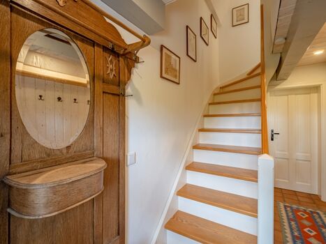 Treppe zum Obergeschoss