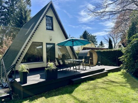 Große Terrasse mit Platz für den Whirlpool