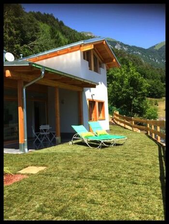 Villa Regina mit Seeblick mit eingezäunten Garten am Ledrosee 