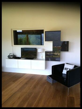 gemütliches Wohnzimmer mit Kaminofen