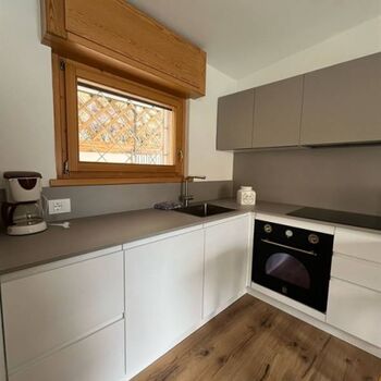 neue komplett eingerichtete Küche