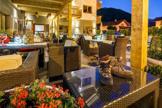 Genießen sie Ihre Speisen auf unserer gemütlichen Terrasse