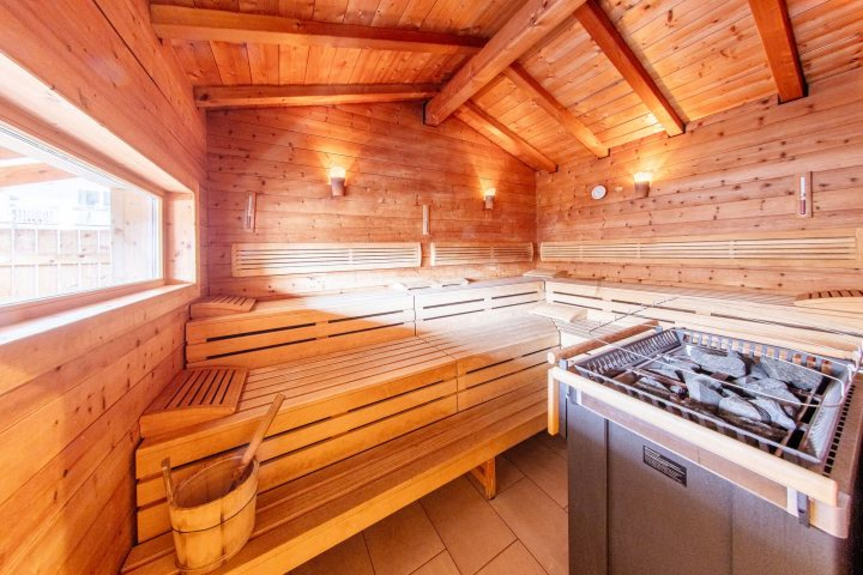 Unsere Zirbensauna lässt auch sie schwitzen