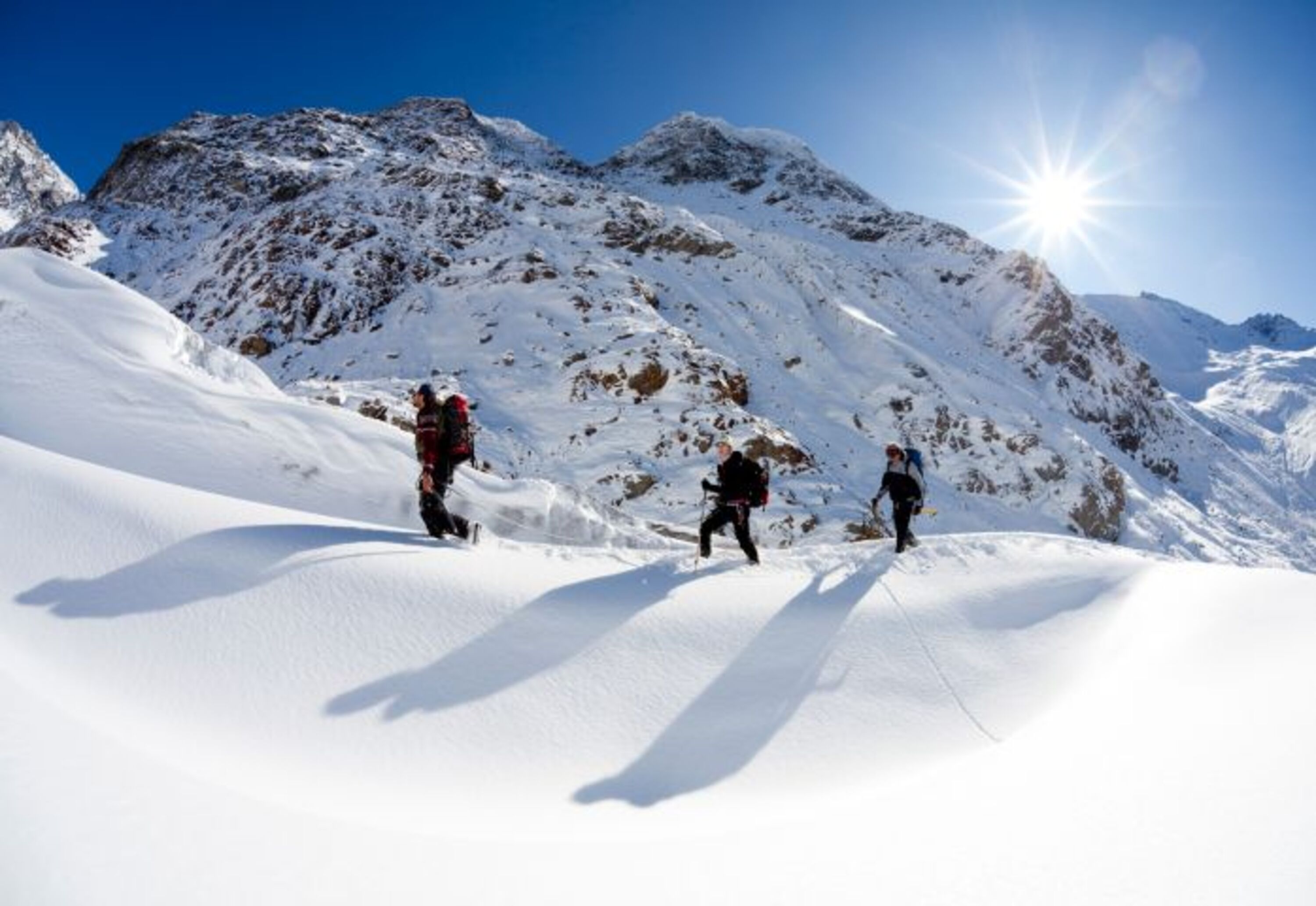 Schneeschuhwanderungen und Tourengehen in traumhafter Umgebung