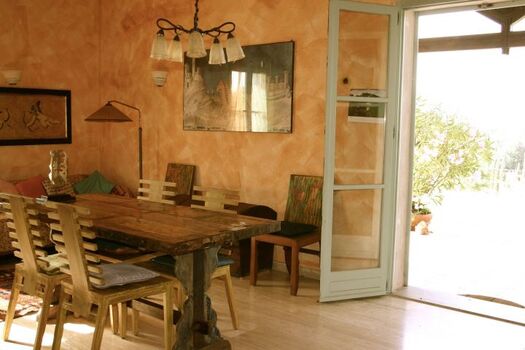 Wohnzimmer mit Ausgang zur Terrasse