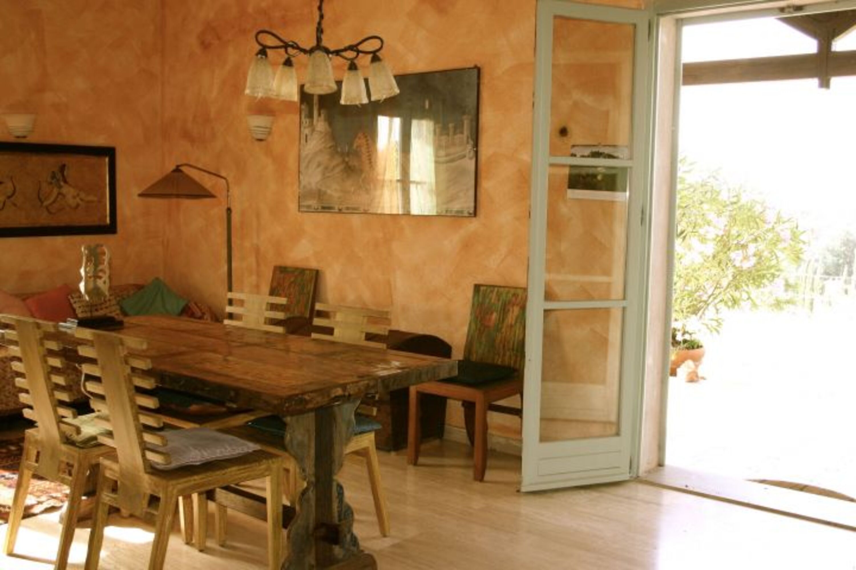 Wohnzimmer mit Ausgang zur Terrasse