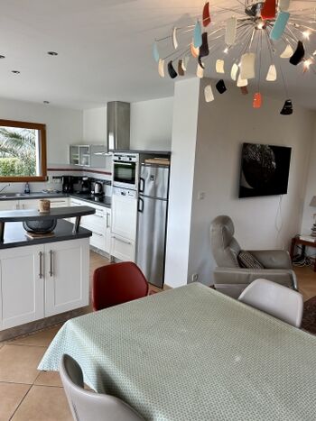 Kuche,  Salon mit TV - relax, das ist Urlaub