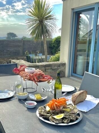 für Sie :) - Verkostung von Meeresfrüchten – was will man mehr? - Ja, trockener Weißwein !