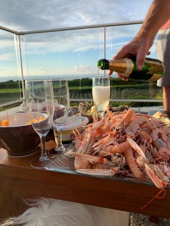Terrasse mit Blick am Meer - ideal für ein Bier trinken :-)