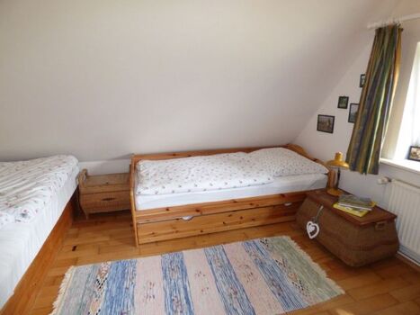 Schlafzimmer Ostseite mit 3 Betten