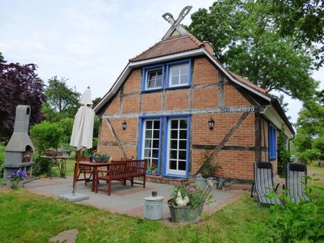 Westseite mit Terasse