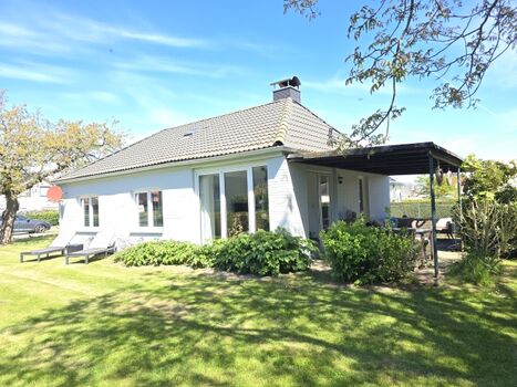 Bungalow, 450 m zum Strand, Ofen, Whirlpool, eingezäunt, Hu ...