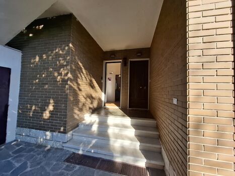 Der Wohnungseingang am Hochparterre