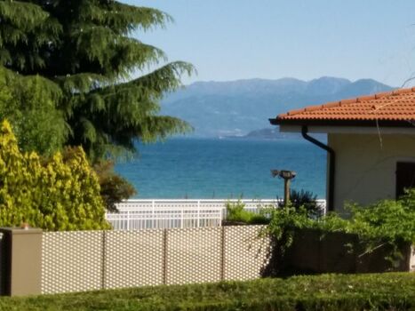Blick auf den Gardasee vom Balkon