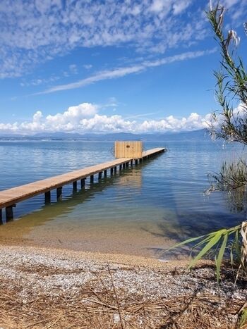 der private Steg direkt unterhalb der Wohnung 