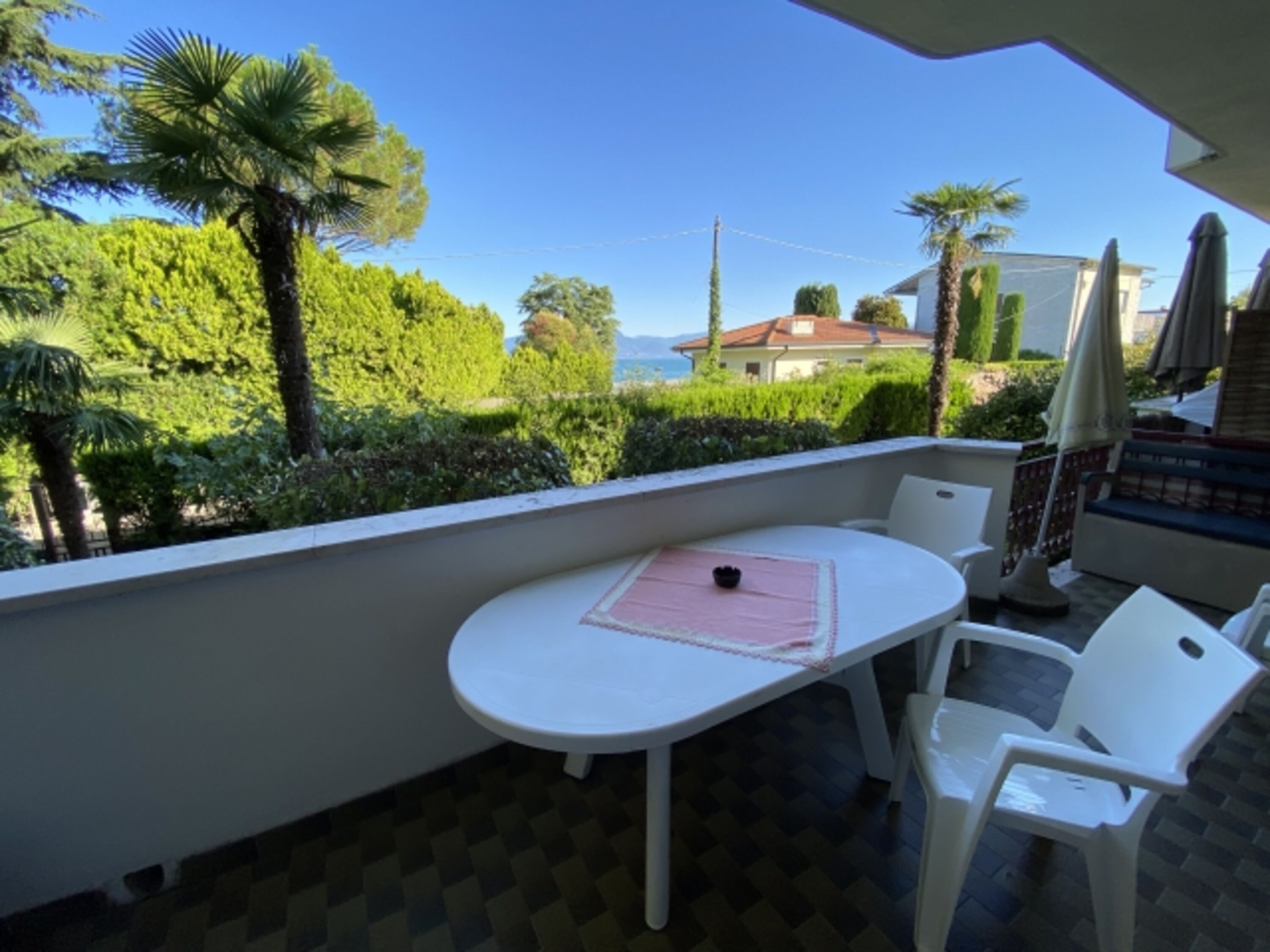 Terrasse mit Blick auf den Gardasee