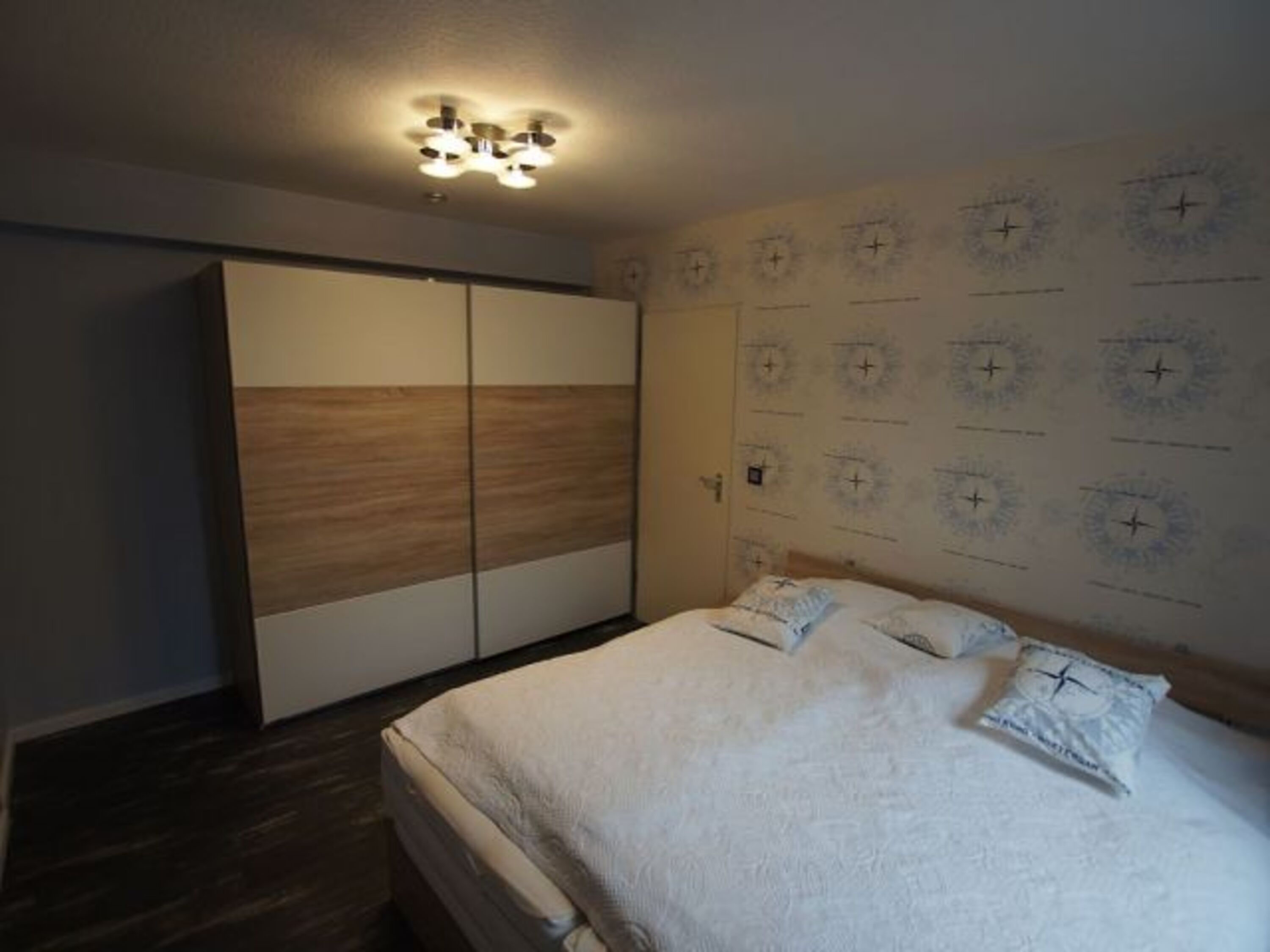 Schlafzimmer mit Doppelbett
