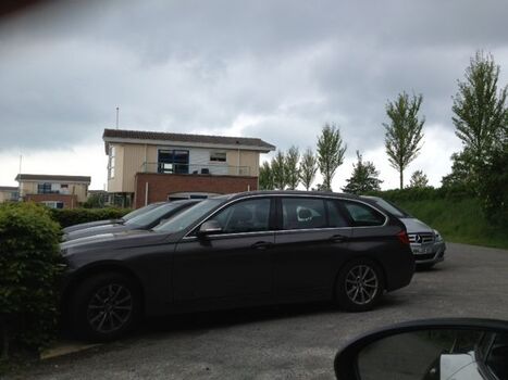 2 Parkplätze am Haus