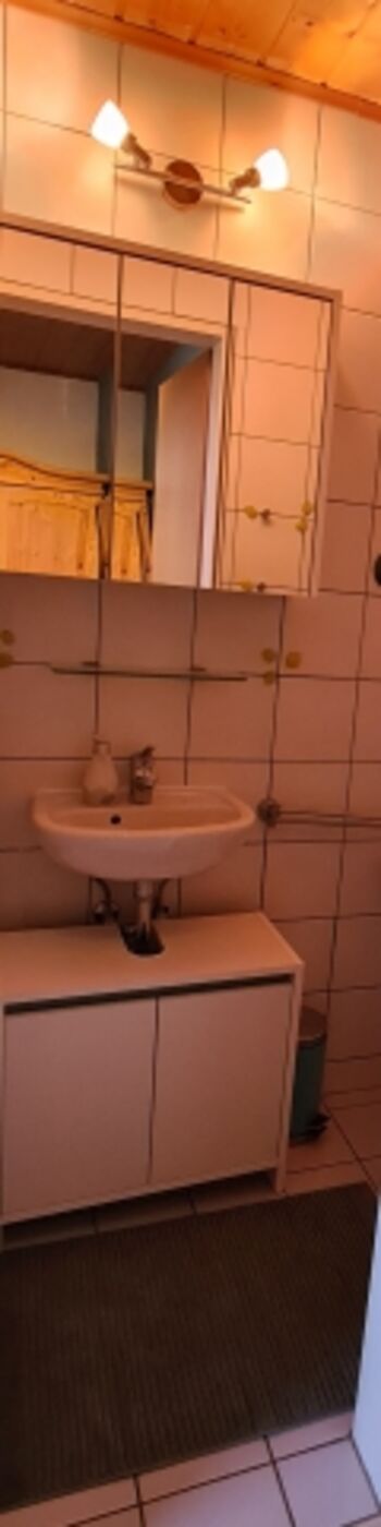 WC Schlafzimmer 2 mit Waschbecken