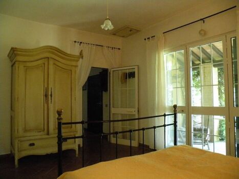 1. Schlafzimmer mit Zugang zur Terrasse