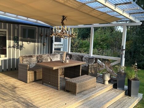 Winterdeko der großen Terrasse