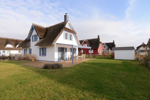 Terrassenüberdachung schützt vor Sonne und Regen